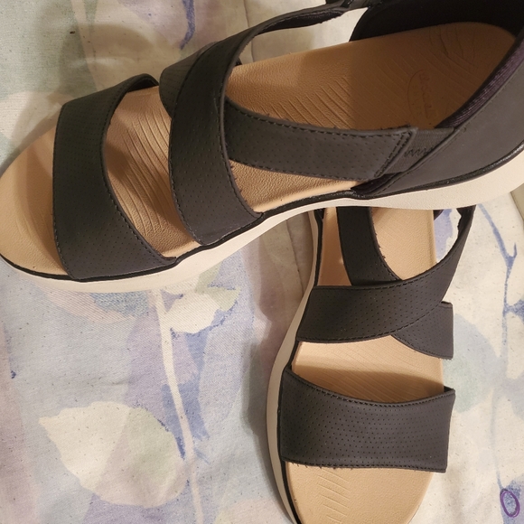 Sandals - Picture 2 of 5
